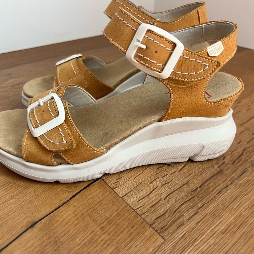 EUC On Foot Sandals